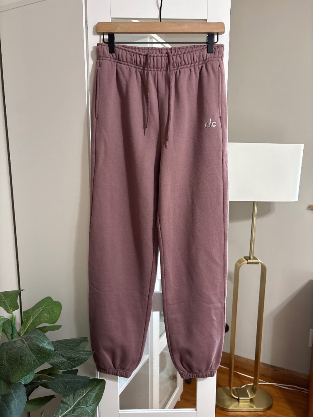 ALO Yoga Accolade Sweatpant Joggers size XS Mauve Pink